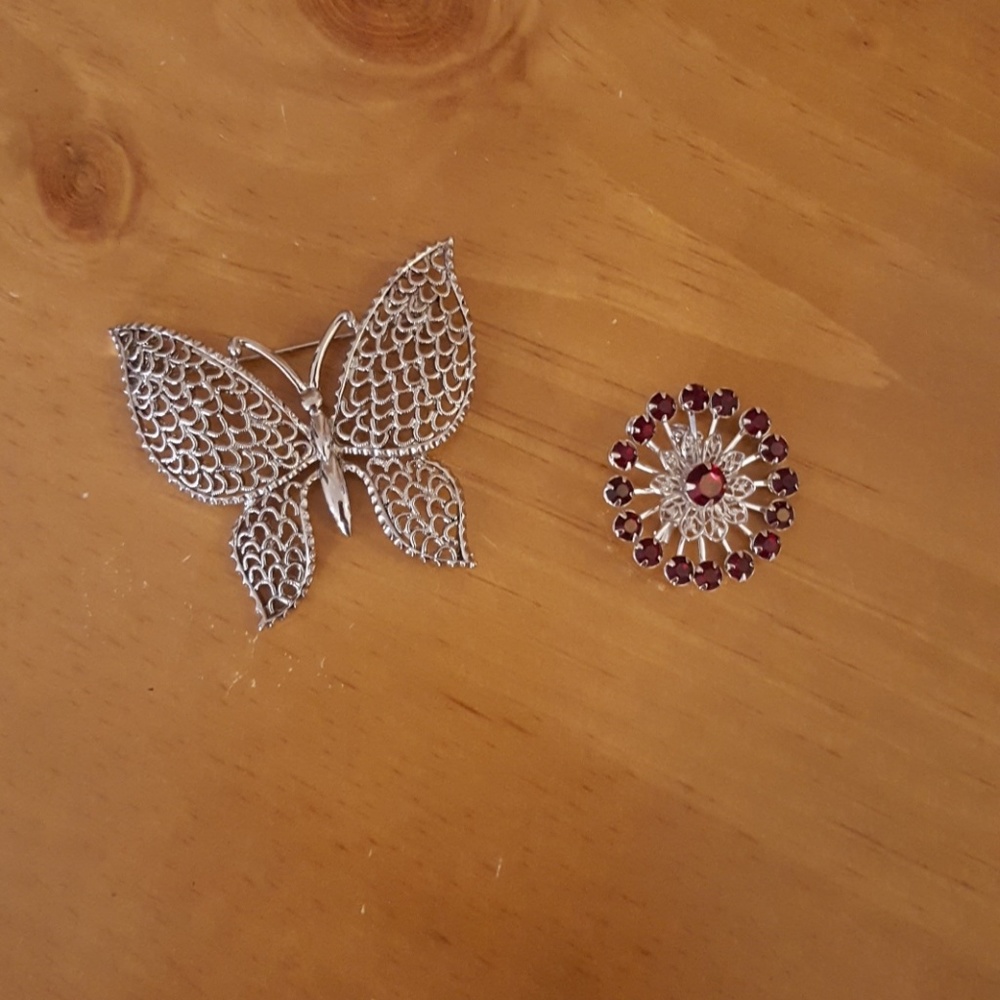 Set of 2 vintage brooches